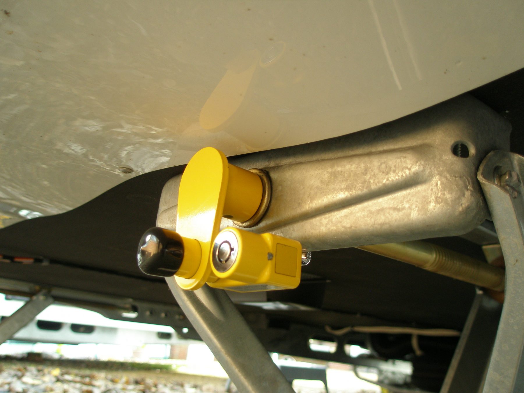 Adjustable Corner Steady Lock Twin Pack Complete with 2 keys